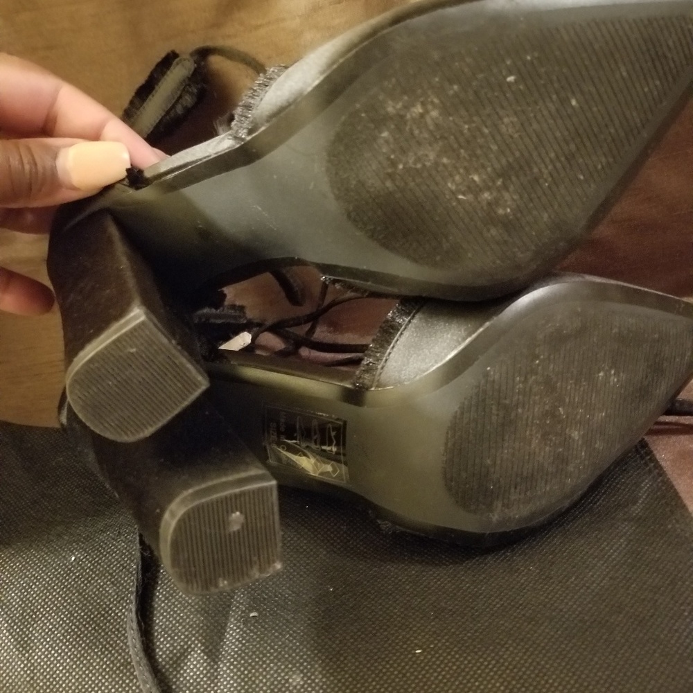 Heels - Picture 3 of 3